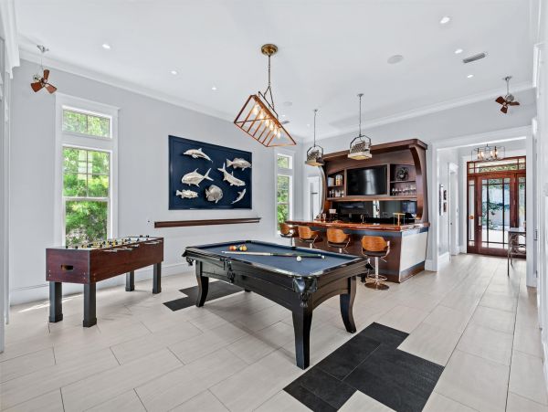 Destin Eight Bedroom Walk to the Beach Vacation Rental