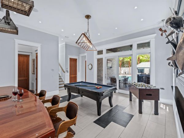 Destin Eight Bedroom Walk to the Beach Vacation Rental