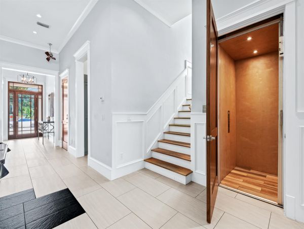 Destin Eight Bedroom Walk to the Beach Vacation Rental