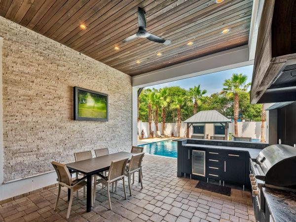 Destin Eight Bedroom Walk to the Beach Vacation Rental