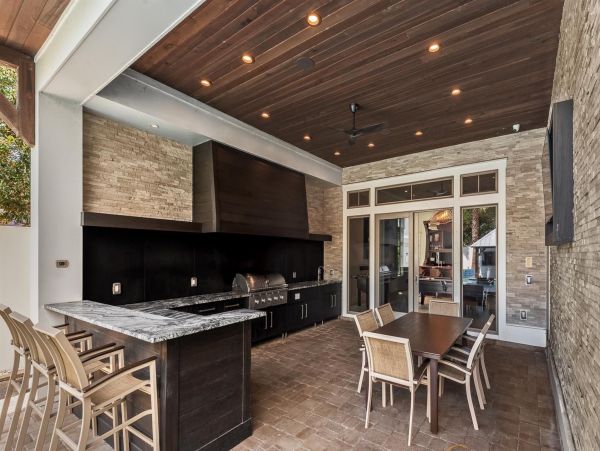 Destin Eight Bedroom Walk to the Beach Vacation Rental