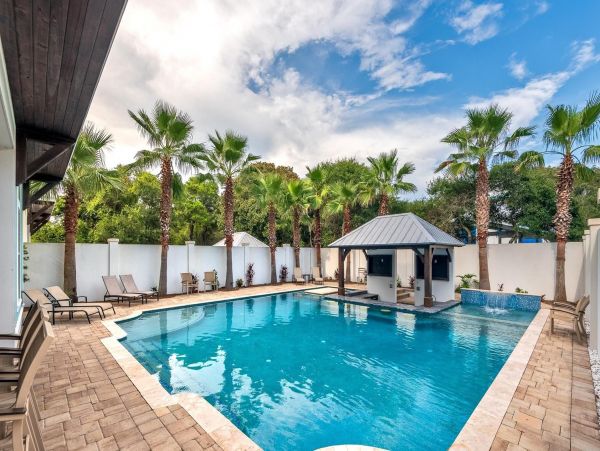 Destin Eight Bedroom Walk to the Beach Vacation Rental