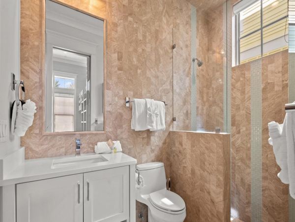 Destin Eight Bedroom Walk to the Beach Vacation Rental