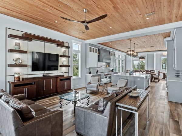 Destin Eight Bedroom Walk to the Beach Vacation Rental