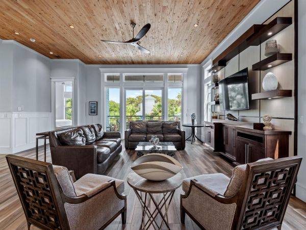Destin Eight Bedroom Walk to the Beach Vacation Rental