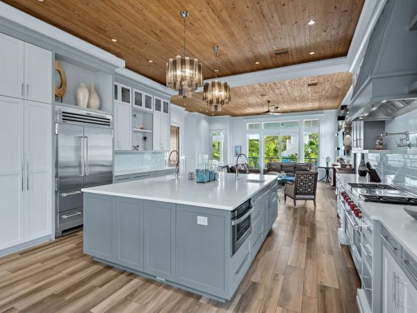 Destin Eight Bedroom Walk to the Beach Vacation Rental