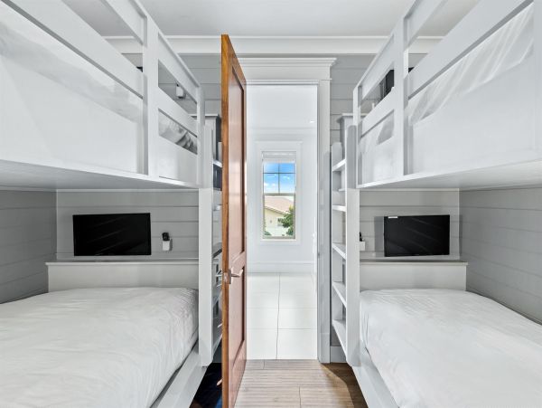 Destin Eight Bedroom Walk to the Beach Vacation Rental