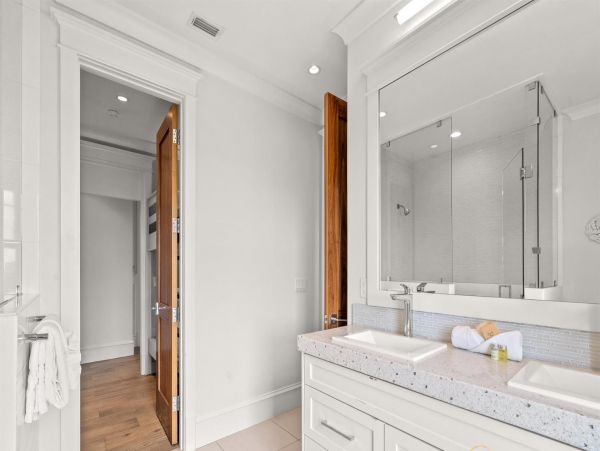 Destin Eight Bedroom Walk to the Beach Vacation Rental