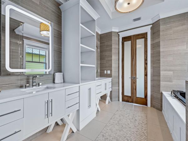 Destin Eight Bedroom Walk to the Beach Vacation Rental