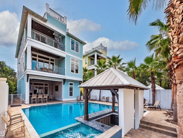 Destin Eight Bedroom Walk to the Beach Vacation Rental
