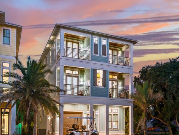 Destin Eight Bedroom Walk to the Beach Vacation Rental