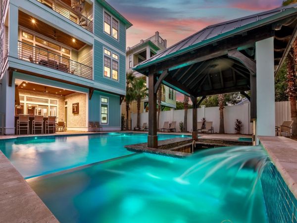 Destin Eight Bedroom Walk to the Beach Vacation Rental