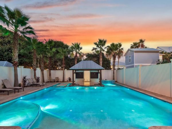 Destin Eight Bedroom Walk to the Beach Vacation Rental