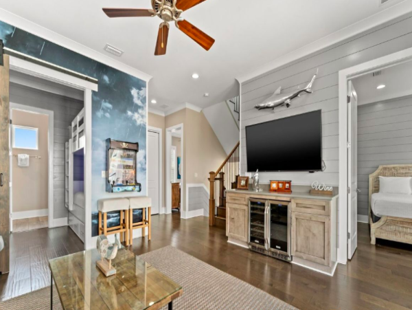 Luxurious 6-Bedroom Home - Steps from the Beach with VIP Extras