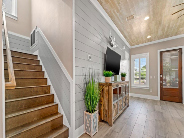 Luxurious 6-Bedroom Home - Steps from the Beach with VIP Extras