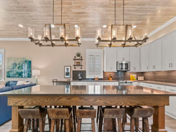 Luxurious 6-Bedroom Home - Steps from the Beach with VIP Extras