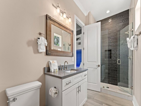 Luxurious 6-Bedroom Home - Steps from the Beach with VIP Extras