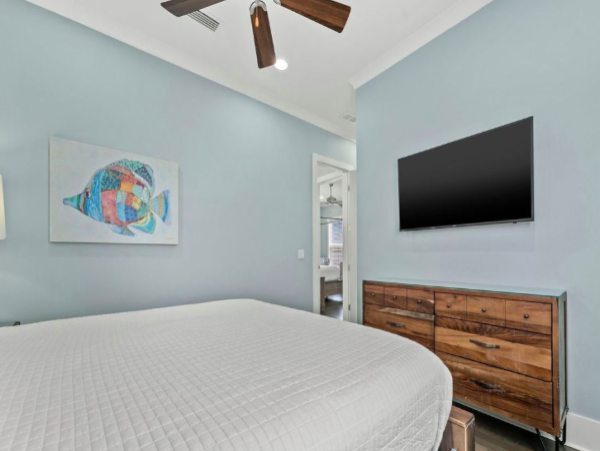 Luxurious 6-Bedroom Home - Steps from the Beach with VIP Extras