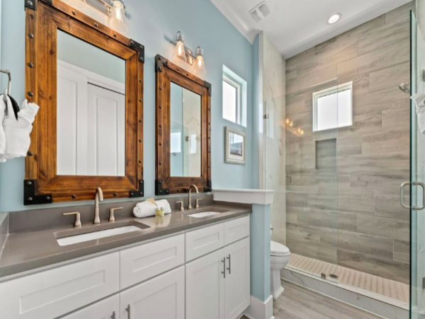 Luxurious 6-Bedroom Home - Steps from the Beach with VIP Extras