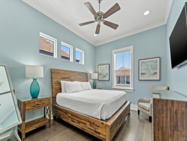 Luxurious 6-Bedroom Home - Steps from the Beach with VIP Extras