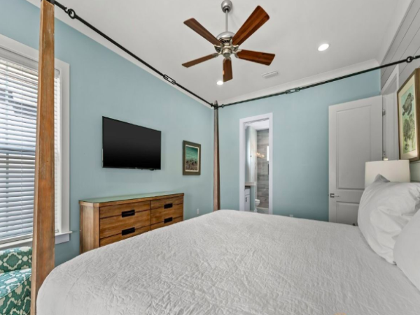 Luxurious 6-Bedroom Home - Steps from the Beach with VIP Extras