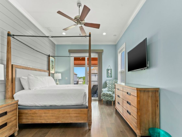 Luxurious 6-Bedroom Home - Steps from the Beach with VIP Extras