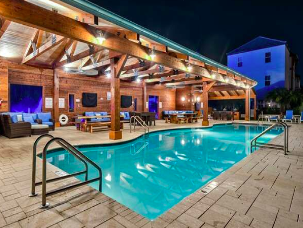 Luxurious 6-Bedroom Home - Steps from the Beach with VIP Extras