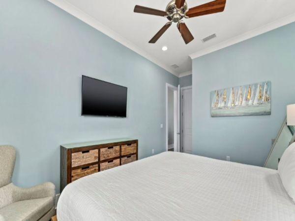 Luxurious 6-Bedroom Home - Steps from the Beach with VIP Extras