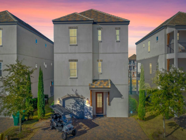 7 Bedroom House with community pool and golf cart