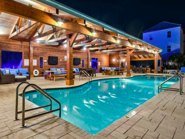 7 Bedroom House with community pool and golf cart