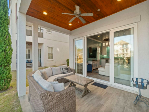 7 Bedroom House with community pool and golf cart
