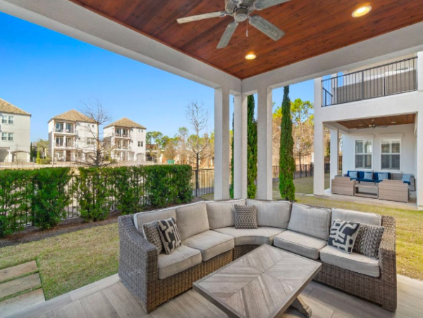 7 Bedroom House with community pool and golf cart