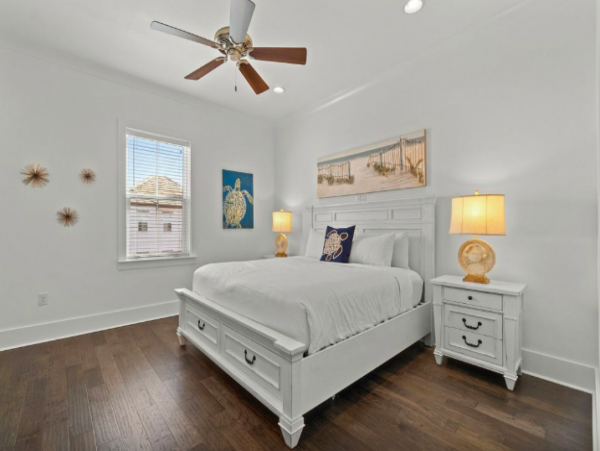 7 Bedroom House with community pool and golf cart