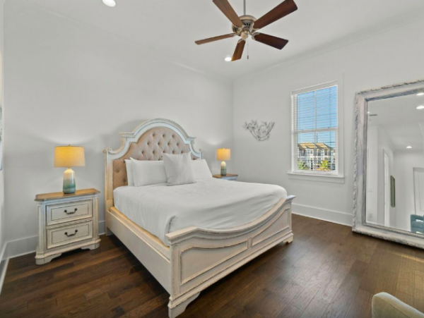 7 Bedroom House with community pool and golf cart