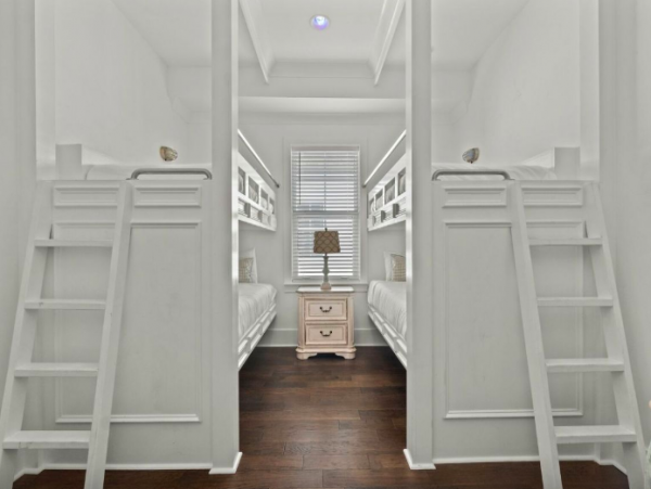 7 Bedroom House with community pool and golf cart