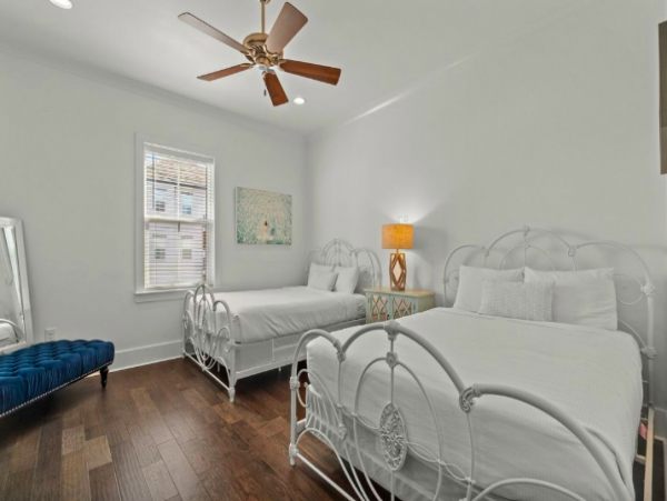 7 Bedroom House with community pool and golf cart