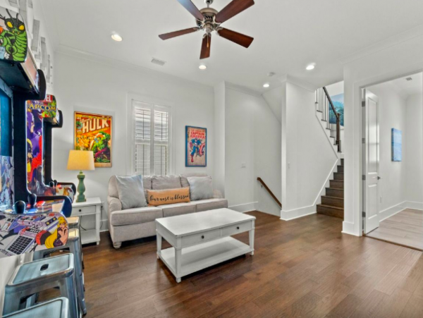 7 Bedroom House with community pool and golf cart