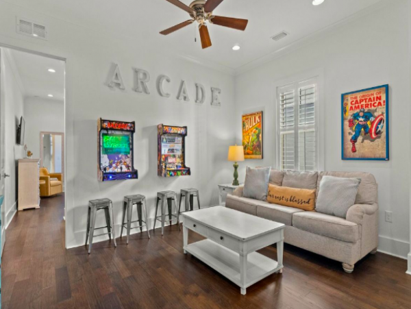 7 Bedroom House with community pool and golf cart