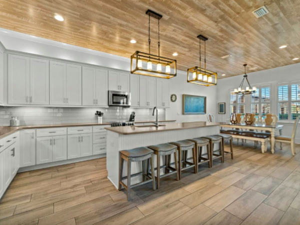 7 Bedroom House with community pool and golf cart