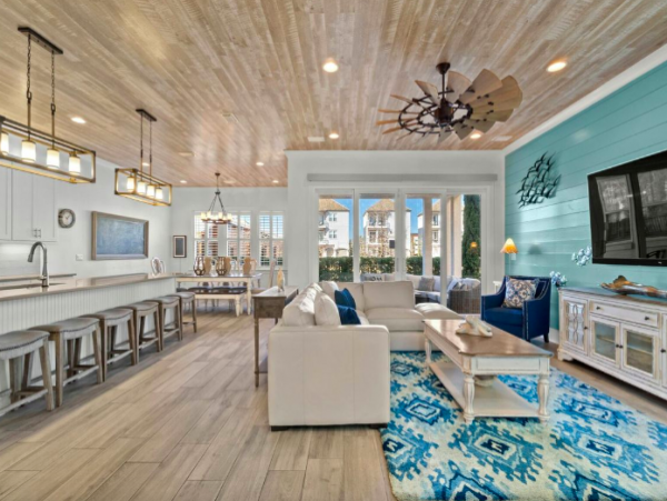 7 Bedroom House with community pool and golf cart
