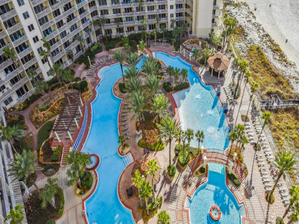 Studio Condo located on the 15th floor with partial ocean views, sleeps 4