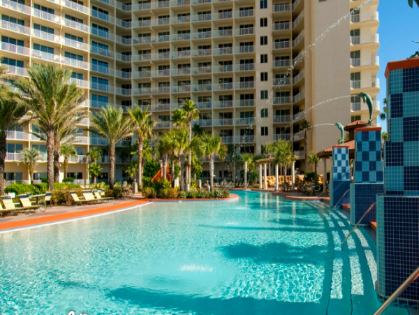 Studio Condo located on the 15th floor with partial ocean views, sleeps 4
