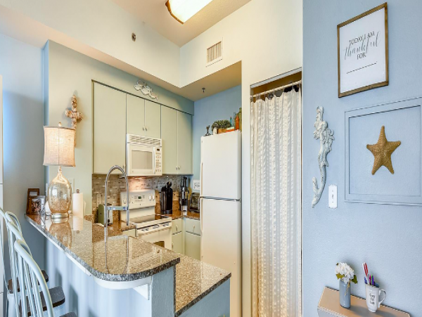 1 Bedroom Condo for 4 guests with Ocean views
