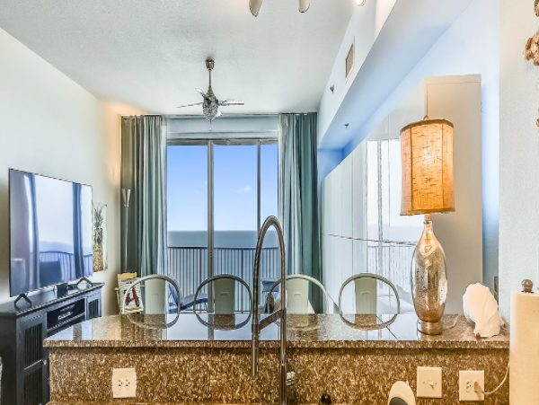 1 Bedroom Condo for 4 guests with Ocean views