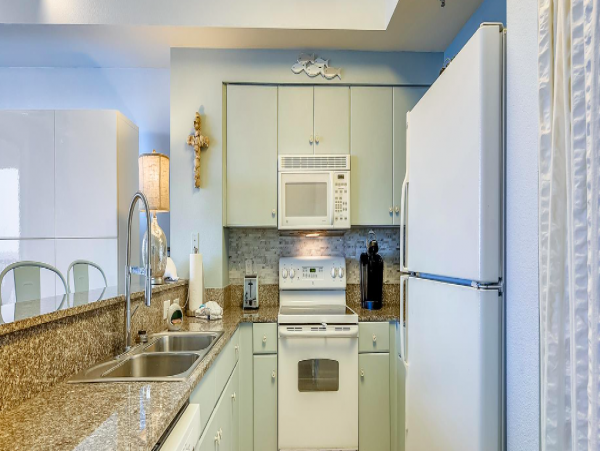 1 Bedroom Condo for 4 guests with Ocean views