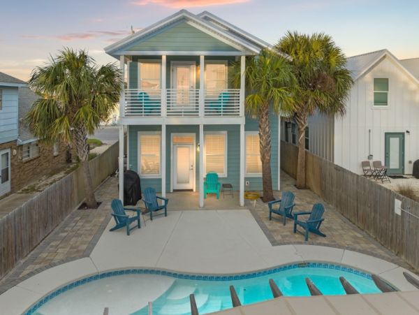 Four Bedroom Pool Vacation Home in Panama City Beach