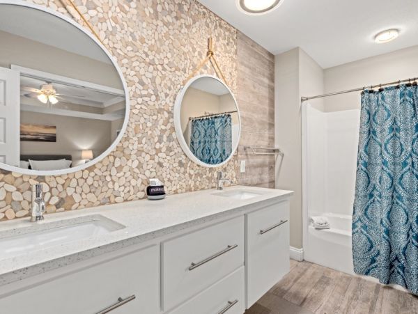 Four Bedroom Pool Vacation Home in Panama City Beach