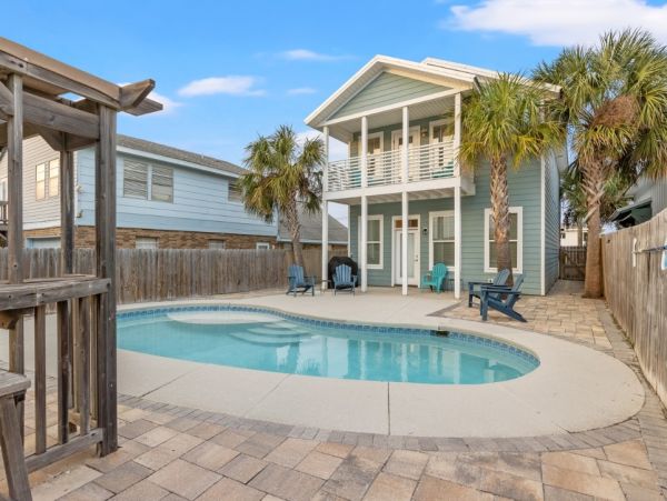 Four Bedroom Pool Vacation Home in Panama City Beach
