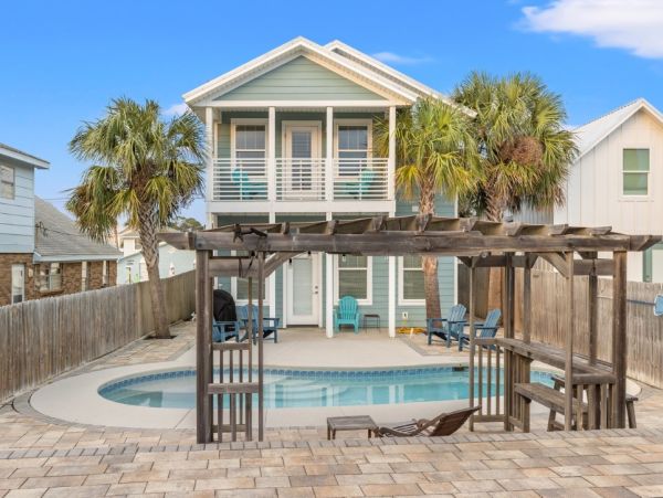 Four Bedroom Pool Vacation Home in Panama City Beach