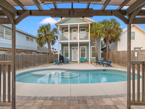 Four Bedroom Pool Vacation Home in Panama City Beach